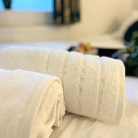 3 Cosy Homes Walking Distance To Mall With Parking Available To Book Separately 3 Bed House Or 1 Bed Apartment Or Studio Londýn Exteriér fotografie