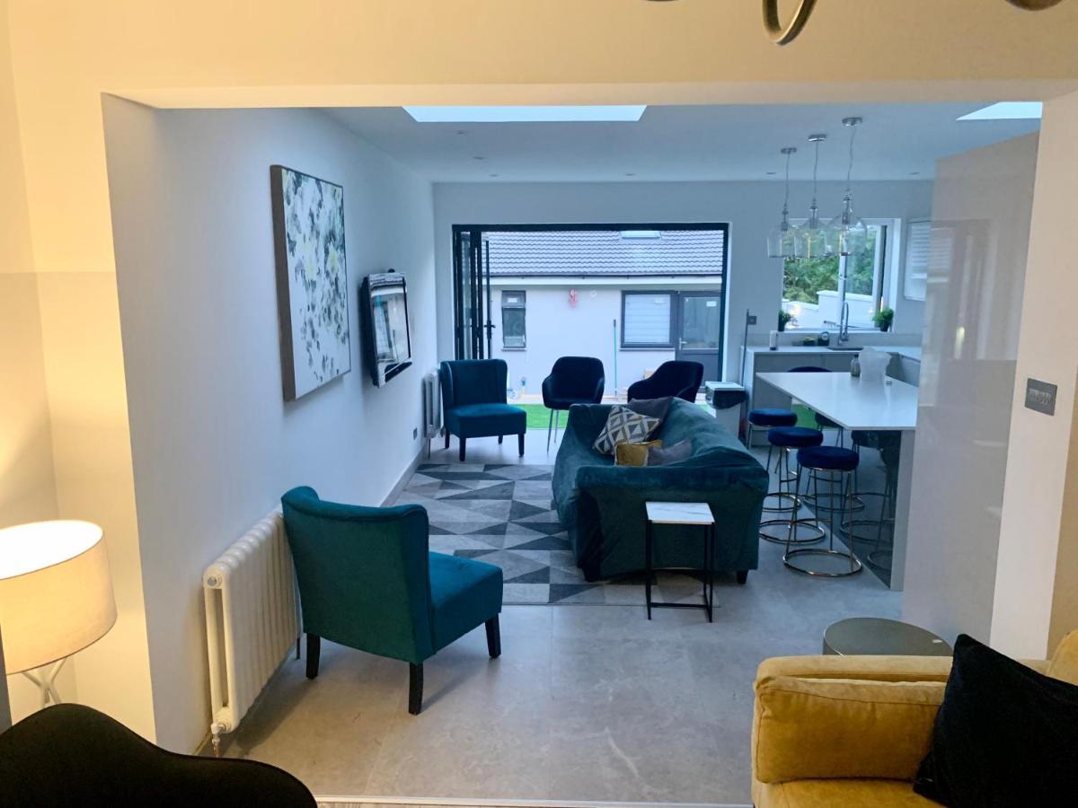 3 Cosy Homes Walking Distance To Mall With Parking Available To Book Separately 3 Bed House Or 1 Bed Apartment Or Studio Londýn Exteriér fotografie