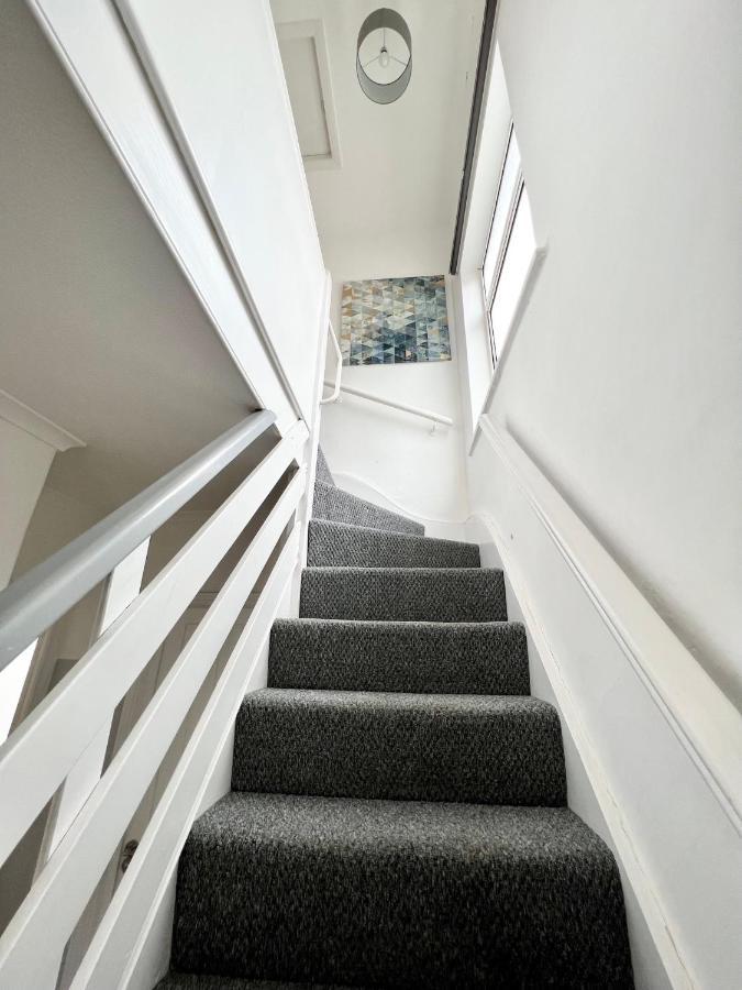 3 Cosy Homes Walking Distance To Mall With Parking Available To Book Separately 3 Bed House Or 1 Bed Apartment Or Studio Londýn Exteriér fotografie