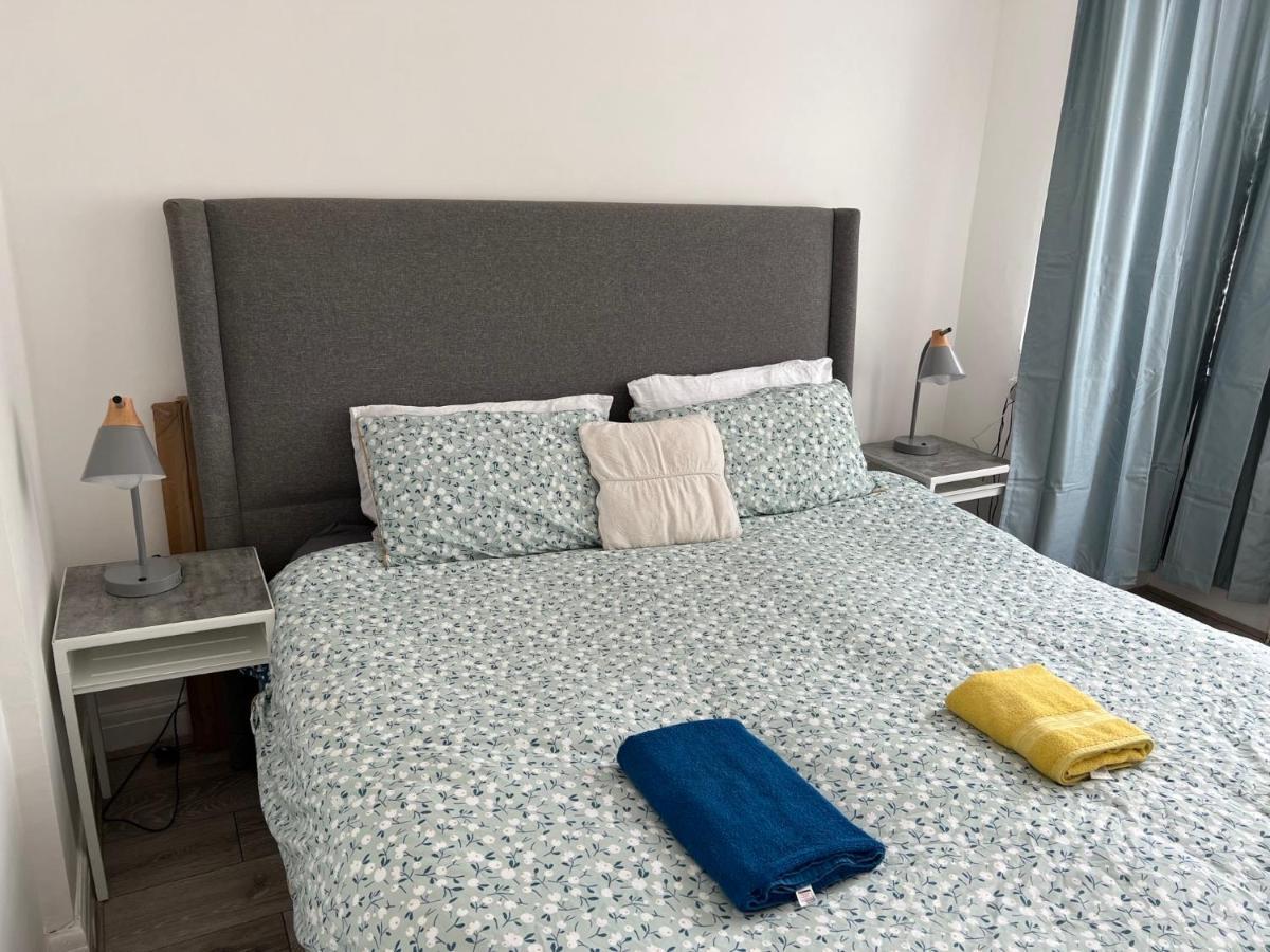 3 Cosy Homes Walking Distance To Mall With Parking Available To Book Separately 3 Bed House Or 1 Bed Apartment Or Studio Londýn Exteriér fotografie
