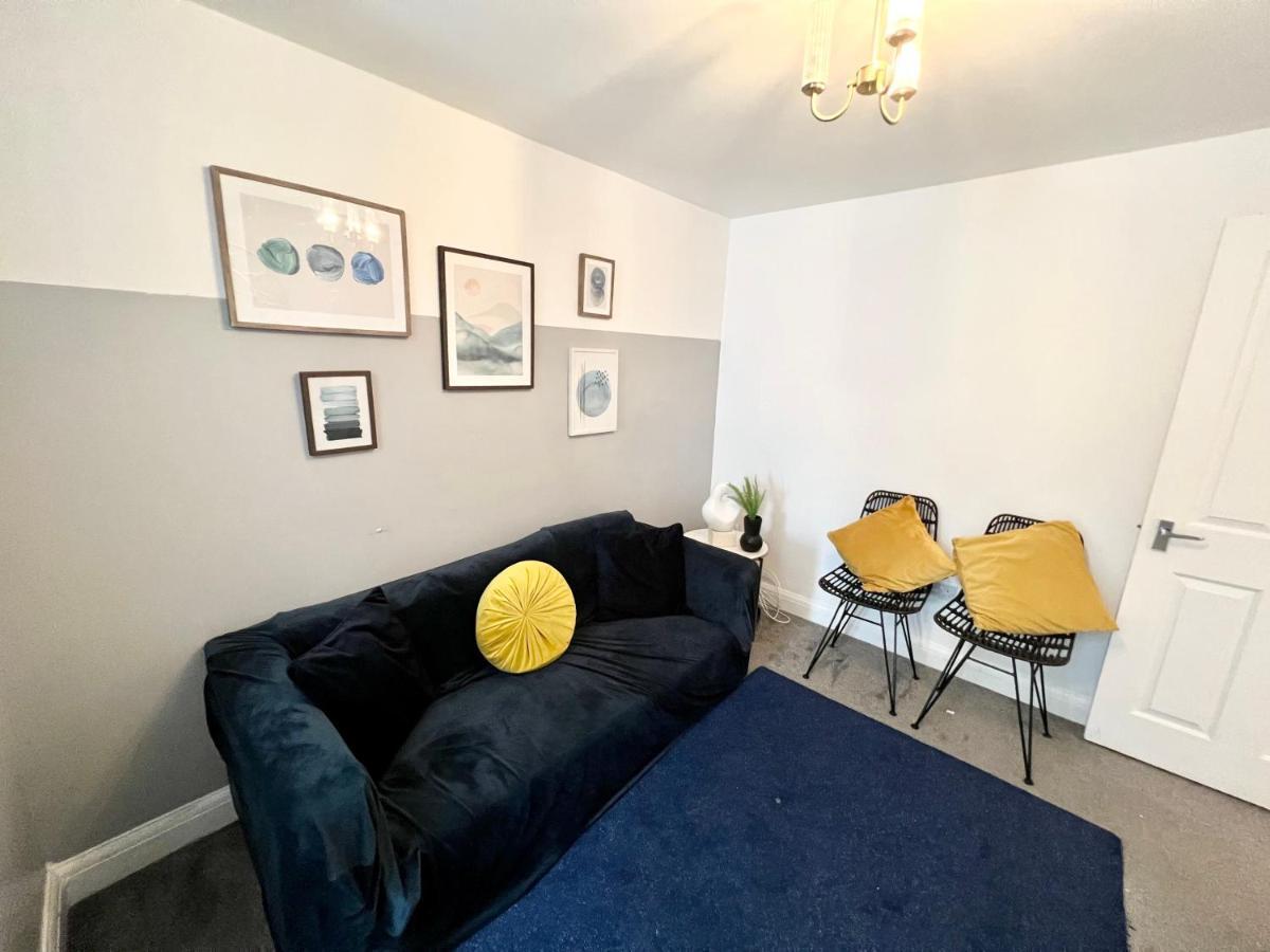3 Cosy Homes Walking Distance To Mall With Parking Available To Book Separately 3 Bed House Or 1 Bed Apartment Or Studio Londýn Exteriér fotografie