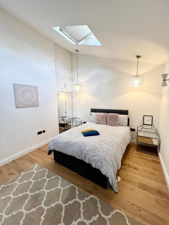 3 Cosy Homes Walking Distance To Mall With Parking Available To Book Separately 3 Bed House Or 1 Bed Apartment Or Studio Londýn Exteriér fotografie